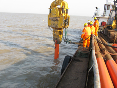 海管懸空固定樁安裝（zhuāng）