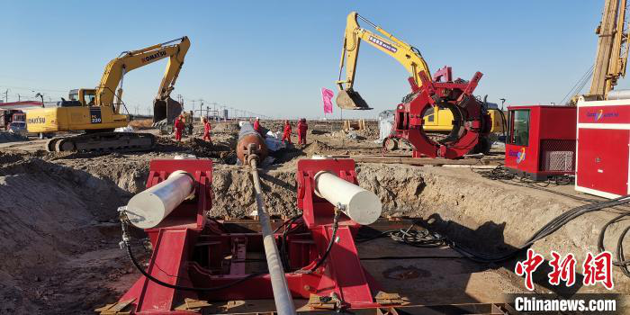 國內最大口徑最長距離管道海底定（dìng）向（xiàng）鑽穿越成功2019.11.19