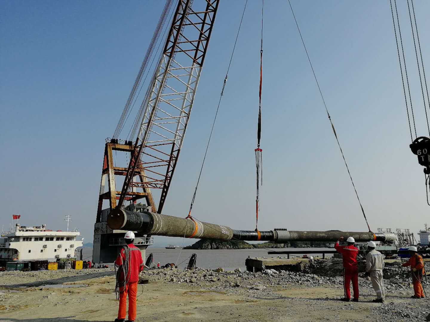浙（zhè）石化（huà）馬目魚山海底管道安裝項目--魚山（shān）側立管安裝項目順利完工