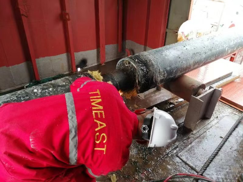 我公司負責（zé）施工的（de）原渤（bó）西油（yóu）氣處理廠登陸管道與高沙（shā）嶺港區10萬噸級航道一期工程（chéng）及防波堤一期工程（chéng）交叉影響區域部分海底管道回收工程項目進展（zhǎn）順利（lì）