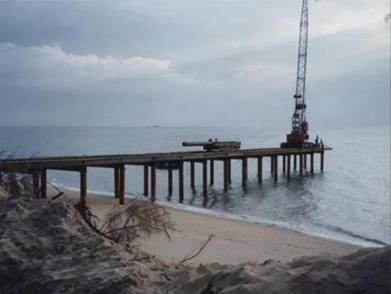 中海油東方1-1油田海（hǎi）底管線登陸安裝項目（2002年）