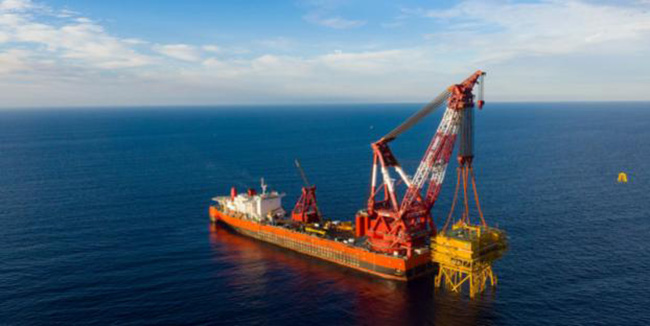 國內最（zuì）大的海（hǎi）上（shàng）風電“心髒”完（wán）成吊裝