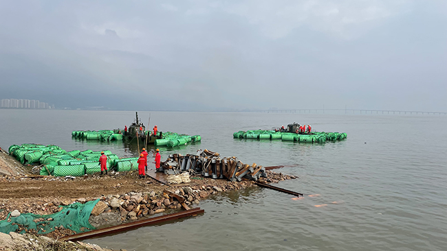青島膠（jiāo）州灣（wān）海底管道浮（fú）拖安裝工程順利完工