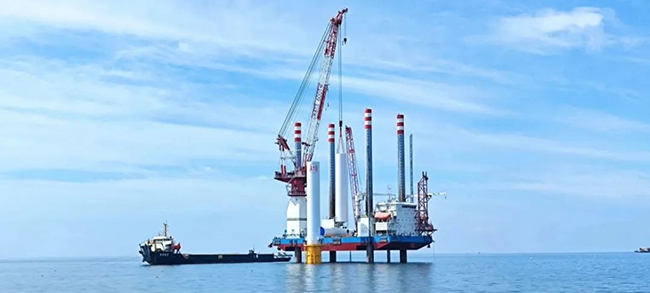 全國首個海上風電與海洋牧場融合（hé）發展研究試驗項目首批（pī）機（jī）組並網發電