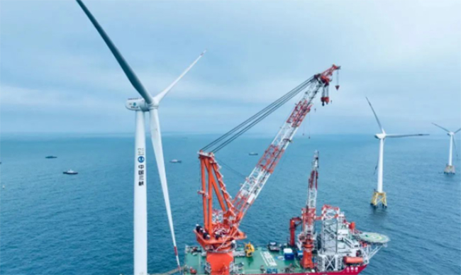 國內首台！“白鶴灘”號完（wán）成13MW海上（shàng）風機吊裝