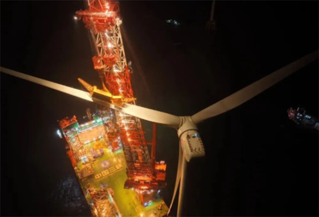 國內首台！“白鶴灘”號完成13MW海上風機吊裝（zhuāng）