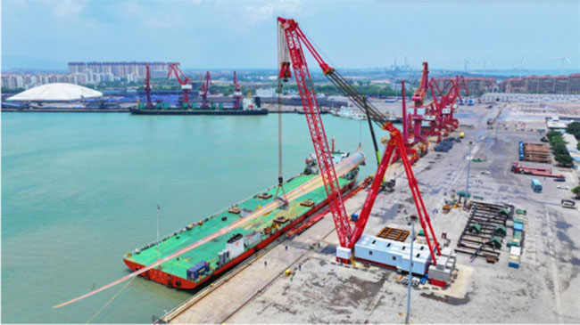 292米！全球葉輪直徑最大風電葉片在東方八所港裝船出海