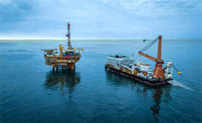 廣州打撈局“華潤龍”圓滿完成首次海（hǎi）管鋪設項目