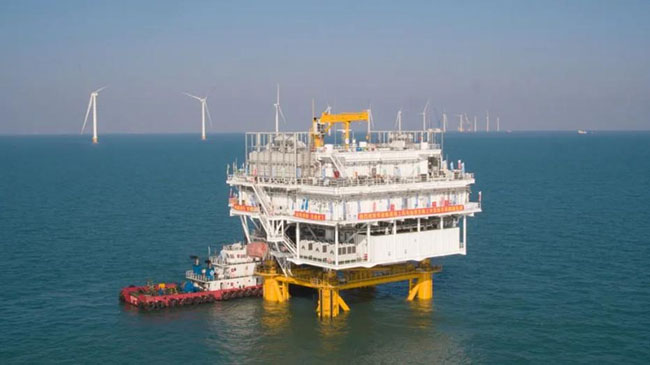 海（hǎi）南首座（zuò）！三航局华能临高海上风电场项目（mù）海上升压站吊（diào）装圆满完成