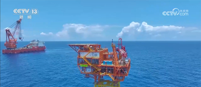 我國最（zuì）大海上智能油田群（qún）日產量創新高