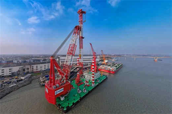 國內首艘自主研製110米架高旋轉式打樁船“三航樁22”交付