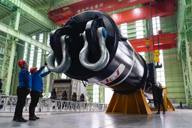 重大突破！全球最（zuì）大單作用液壓打樁錘下線