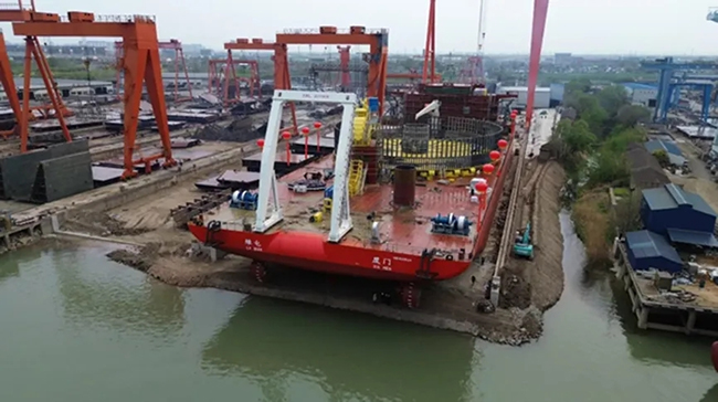 12000噸！國產最大載纜量鋪纜船“綠電”號成功下水