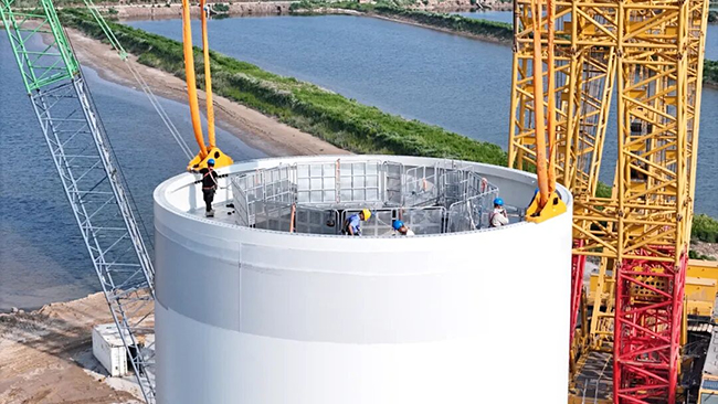 全球最大26兆瓦級海上（shàng）風電（diàn）機組成功吊裝