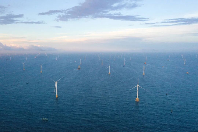 全球最大26兆瓦級海上風電機組成功吊裝