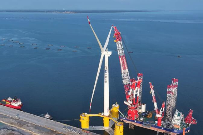 金風科技16MW漂浮式（shì）風電機（jī）組成功吊裝