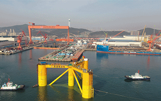 全球首座（zuò）“雙百”海上風電平台管樁鋼全（quán）部湘鋼造