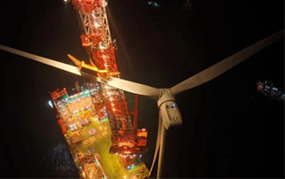 國內首台！“白鶴灘”號完成13MW海上風機吊裝