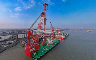 國內首艘自主研製110米架高旋轉式打樁船“三（sān）航樁22”交付